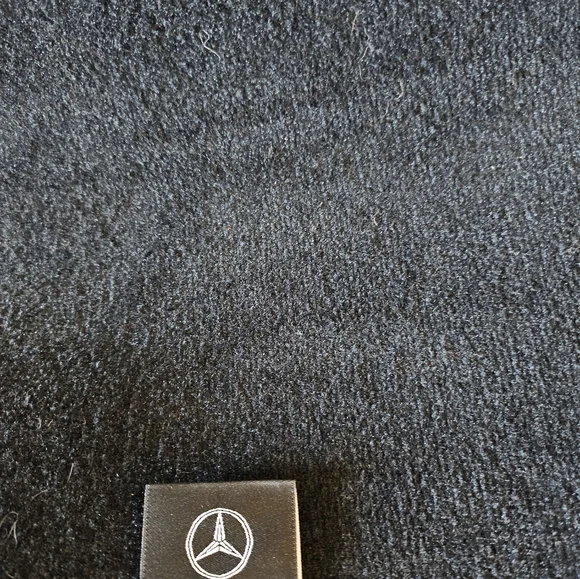 Mercedes carpeted floor mats - Picture 7 of 11